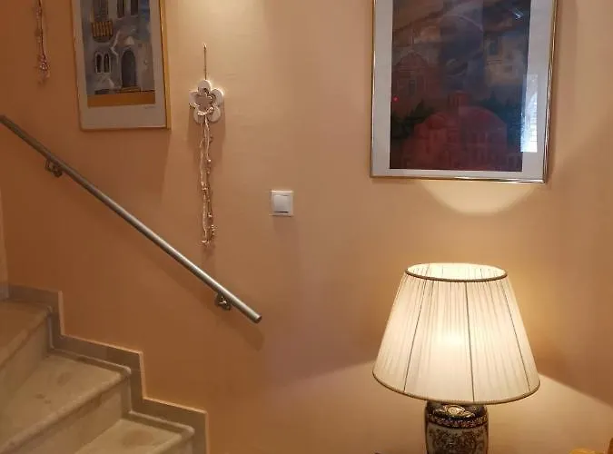 Purple_rose_apartment *